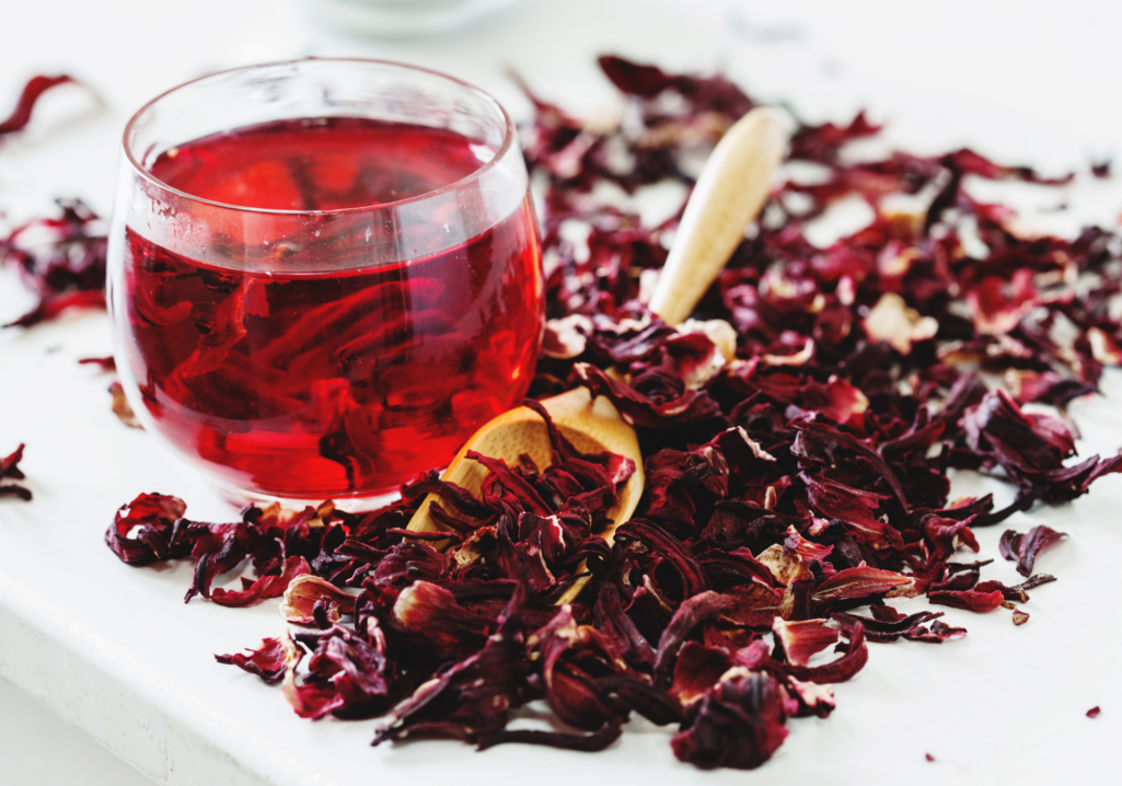 Infusion de bissap : bienfaits, traditions et saveurs de l’hibiscus rouge